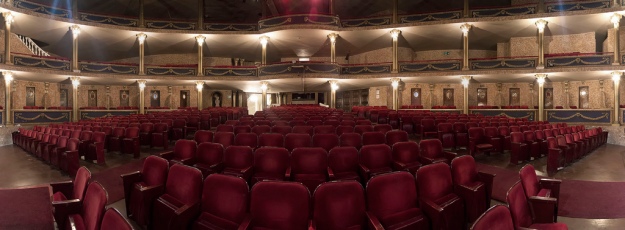 SEGUNDO LUGAR: Panorámica interior Teatro Abril de Carlos Alvizures